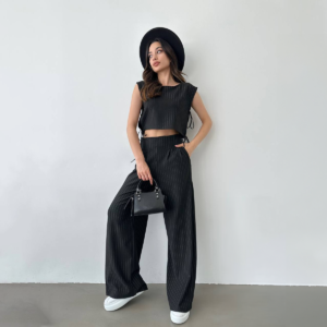 طقم قصير مخطط