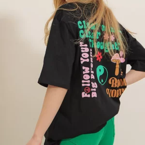 تيشيرت اوفرسايز مطبوع بلونين - الاسود